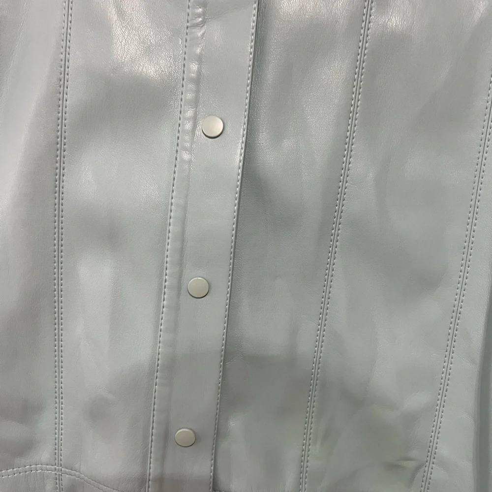 Alice + Olivia Pale Blue Button Down Shirt - Picture 6 of 6